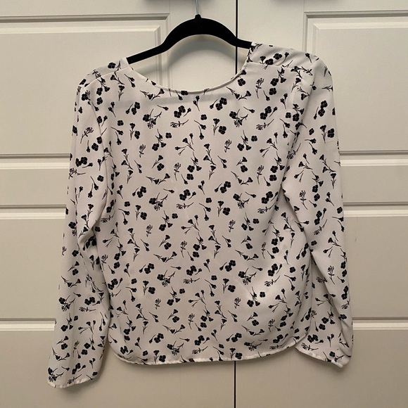 Abound white and black shirt - Picture 2 of 2